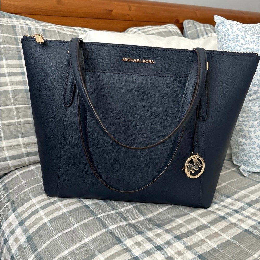 SOLD Michael Kors Ciara tote